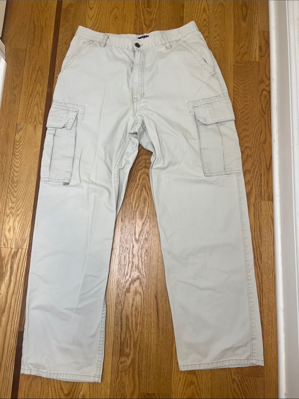 Men's Cream Tommy Hilfiger Cargo Pants - Comfortable Utility Style